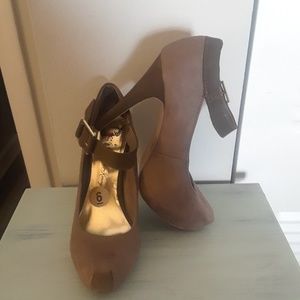 Penny loves Kenny ankle tie pumps